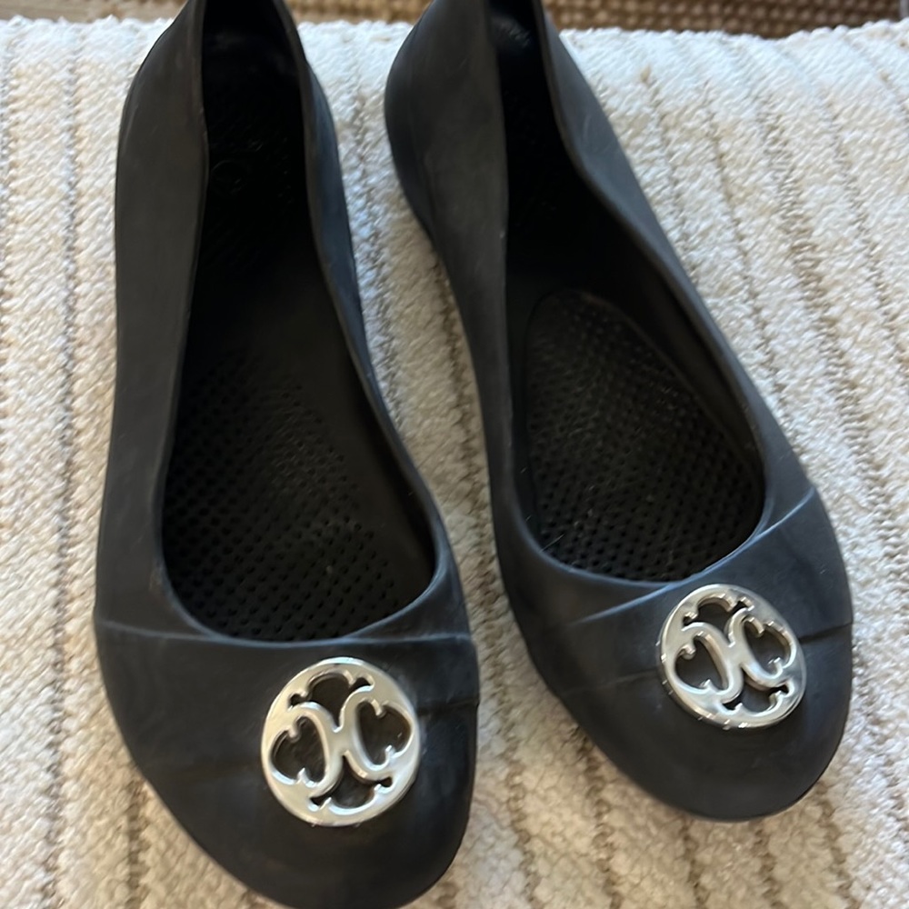 Slip ons